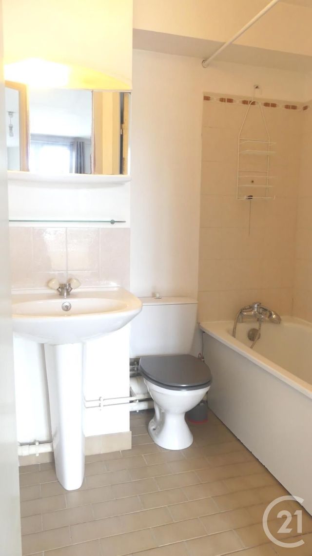 Appartement F1 &agrave; louer - 1 pi&egrave;ce - 26,89 m2 - Le Mesnil St Denis - 78 - ILE-DE-FRANCE