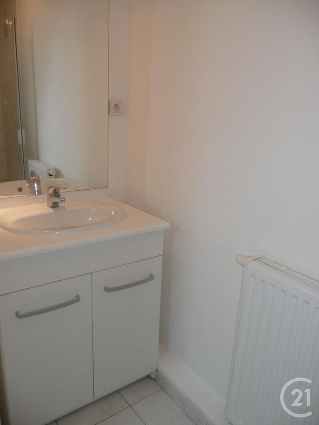 Maison &agrave; louer - 4 pi&egrave;ces - 80,09 m2 - Coignieres - 78 - ILE-DE-FRANCE