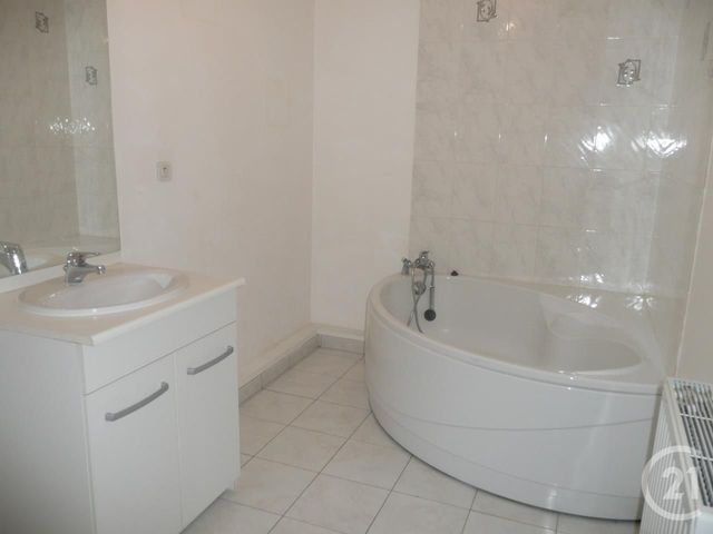 Maison &agrave; louer - 4 pi&egrave;ces - 85 m2 - Coignieres - 78 - ILE-DE-FRANCE