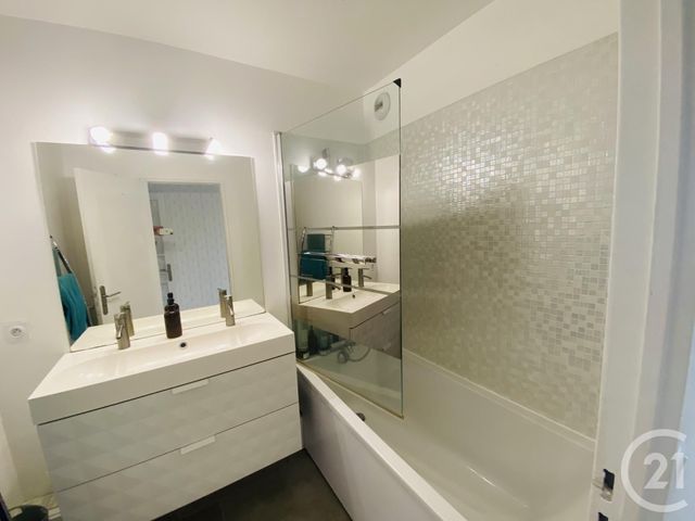 Appartement F3 &agrave; louer - 3 pi&egrave;ces - 80 m2 - Elancourt - 78 - ILE-DE-FRANCE