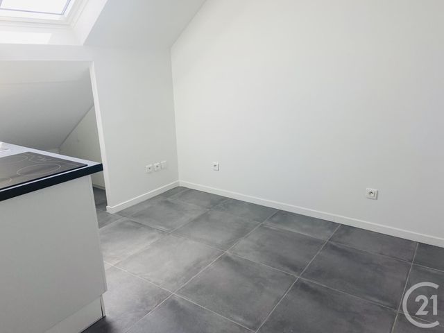 Appartement F1 &agrave; louer - 1 pi&egrave;ce - 10,89 m2 - Coignieres - 78 - ILE-DE-FRANCE