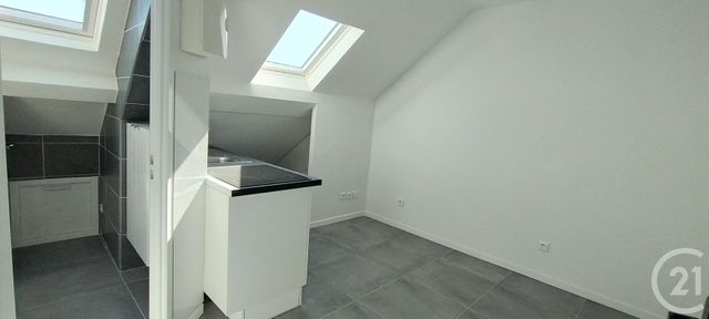 Appartement F1 &agrave; louer - 1 pi&egrave;ce - 10,89 m2 - Coignieres - 78 - ILE-DE-FRANCE