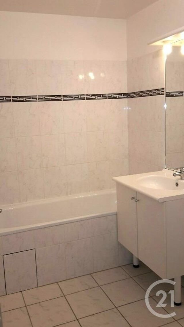 Appartement F3 &agrave; louer - 3 pi&egrave;ces - 54,75 m2 - Elancourt - 78 - ILE-DE-FRANCE