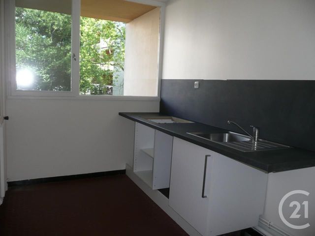 Appartement Appts. &agrave; louer - 2 pi&egrave;ces - 50,15 m2 - Elancourt - 78 - ILE-DE-FRANCE