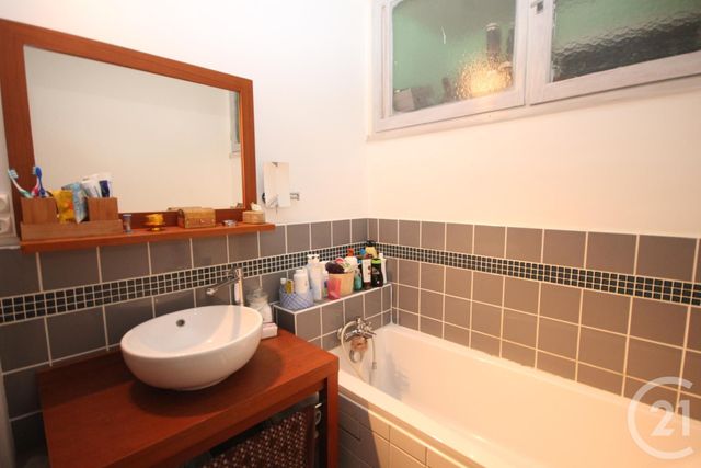 Appartement F3 à vendre - 3 pièces - 59 m2 - La Chapelle St Mesmin - 45 - CENTRE