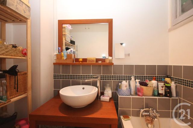 Appartement F3 à vendre - 3 pièces - 59 m2 - La Chapelle St Mesmin - 45 - CENTRE