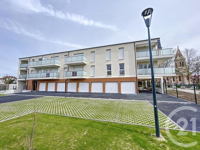 Parking à louer - 15 m2 - St Jean De La Ruelle - 45 - CENTRE