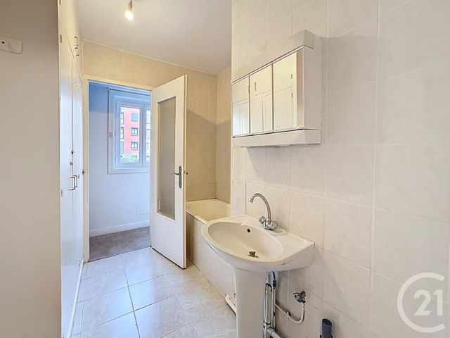 Appartement F4 à vendre - 4 pièces - 71,37 m2 - St Jean De La Ruelle - 45 - CENTRE