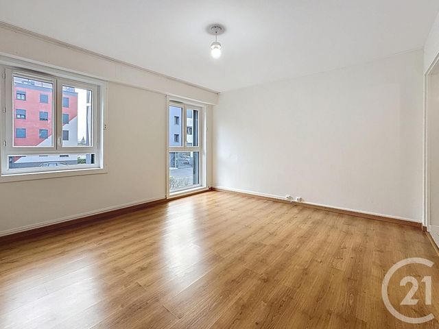 Appartement F4 à vendre - 4 pièces - 71,37 m2 - St Jean De La Ruelle - 45 - CENTRE