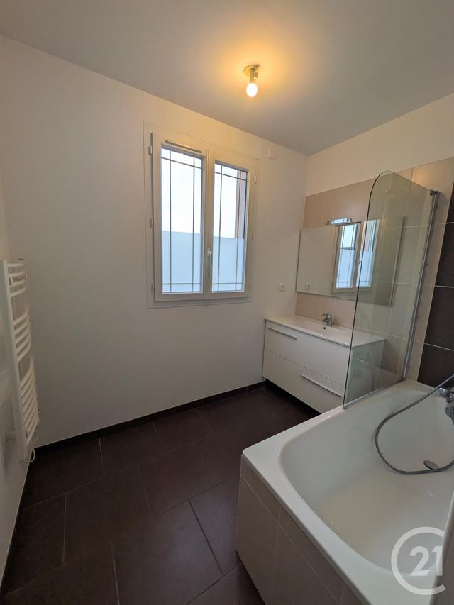 Maison &agrave; louer - 7 pi&egrave;ces - 145 m2 - La Chapelle St Mesmin - 45 - CENTRE