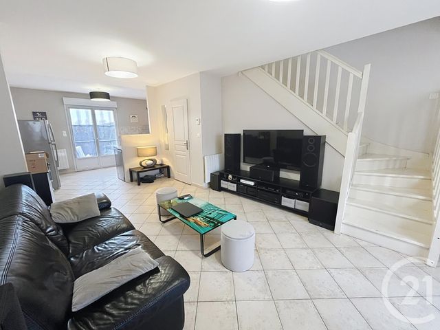 Maison &agrave; louer - 3 pi&egrave;ces - 67 m2 - Chanteau - 45 - CENTRE