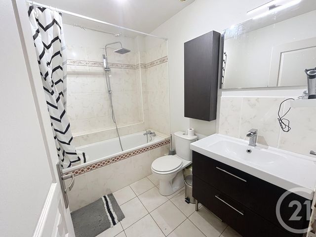 Maison &agrave; louer - 3 pi&egrave;ces - 67 m2 - Chanteau - 45 - CENTRE