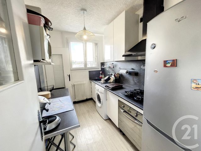 Appartement F3 &agrave; louer - 3 pi&egrave;ces - 52,57 m2 - St Jean De La Ruelle - 45 - CENTRE
