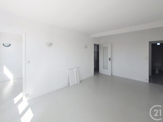 Appartement F3 &agrave; louer - 3 pi&egrave;ces - 52,57 m2 - St Jean De La Ruelle - 45 - CENTRE