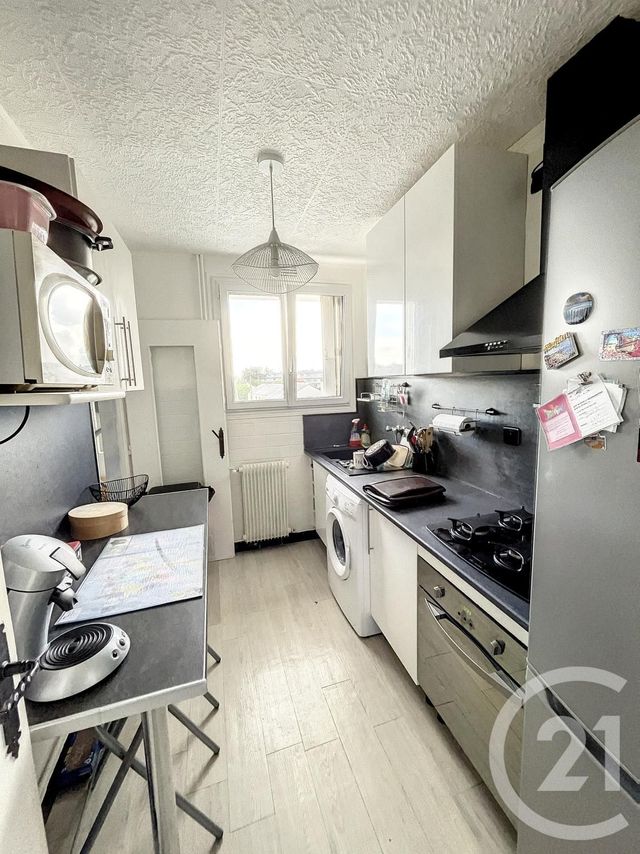 Appartement F3 &agrave; louer - 3 pi&egrave;ces - 52,57 m2 - St Jean De La Ruelle - 45 - CENTRE
