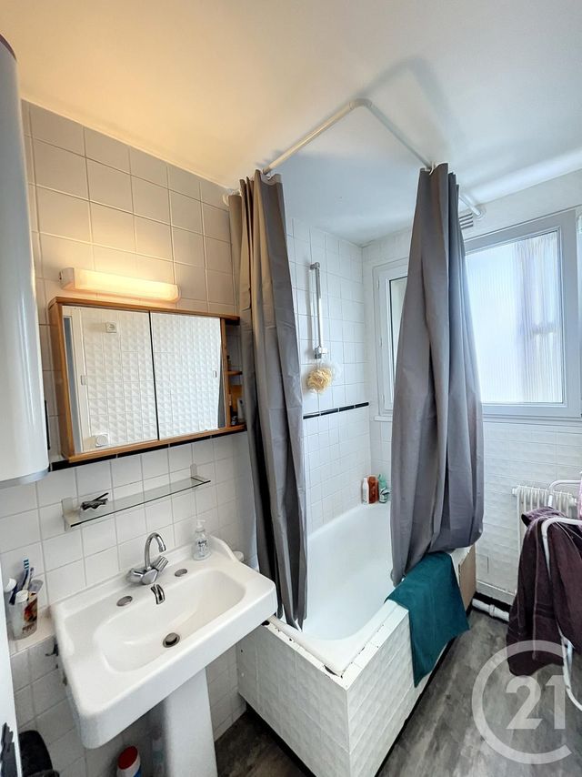 Appartement F3 &agrave; louer - 3 pi&egrave;ces - 52,57 m2 - St Jean De La Ruelle - 45 - CENTRE