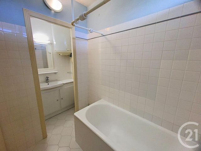 Appartement F3 &agrave; louer - 3 pi&egrave;ces - 59,46 m2 - St Jean De La Ruelle - 45 - CENTRE
