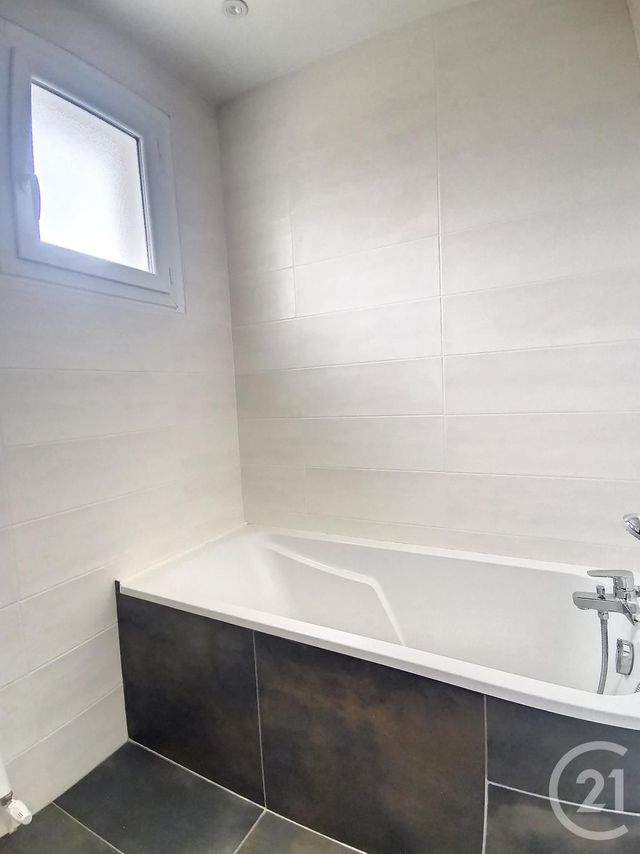 Maison &agrave; louer - 6 pi&egrave;ces - 118,69 m2 - Lion En Beauce - 45 - CENTRE