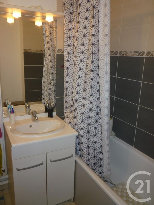 Appartement F3 &agrave; louer - 3 pi&egrave;ces - 63,57 m2 - Fleury Les Aubrais - 45 - CENTRE