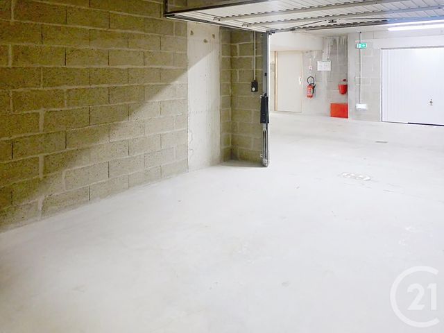 Parking &agrave; louer - 15 m2 - St Jean De La Ruelle - 45 - CENTRE
