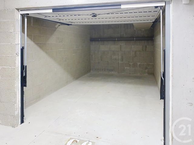 Parking &agrave; louer - 15 m2 - St Jean De La Ruelle - 45 - CENTRE