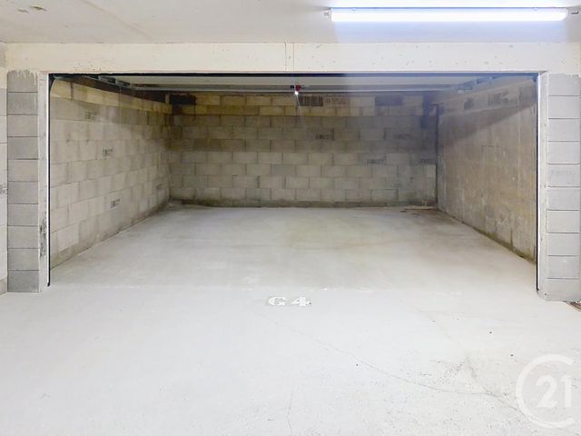 Parking &agrave; louer - 30 m2 - St Jean De La Ruelle - 45 - CENTRE