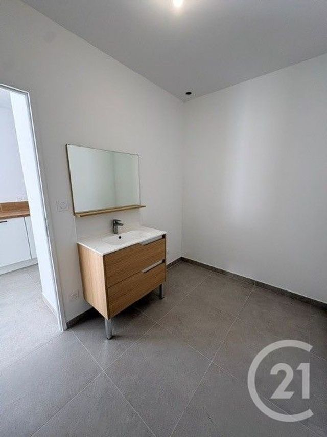 Maison &agrave; louer - 5 pi&egrave;ces - 125,85 m2 - La Chapelle St Mesmin - 45 - CENTRE