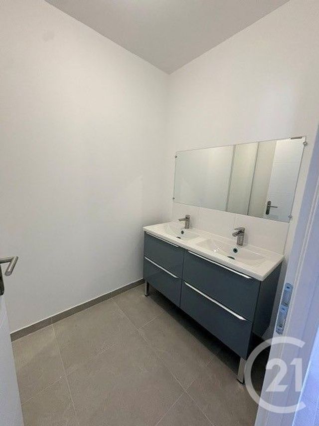Maison &agrave; louer - 5 pi&egrave;ces - 125,85 m2 - La Chapelle St Mesmin - 45 - CENTRE