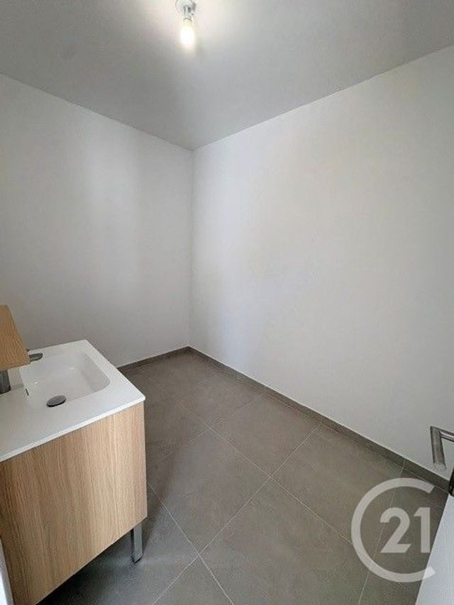 Maison &agrave; louer - 5 pi&egrave;ces - 125,85 m2 - La Chapelle St Mesmin - 45 - CENTRE