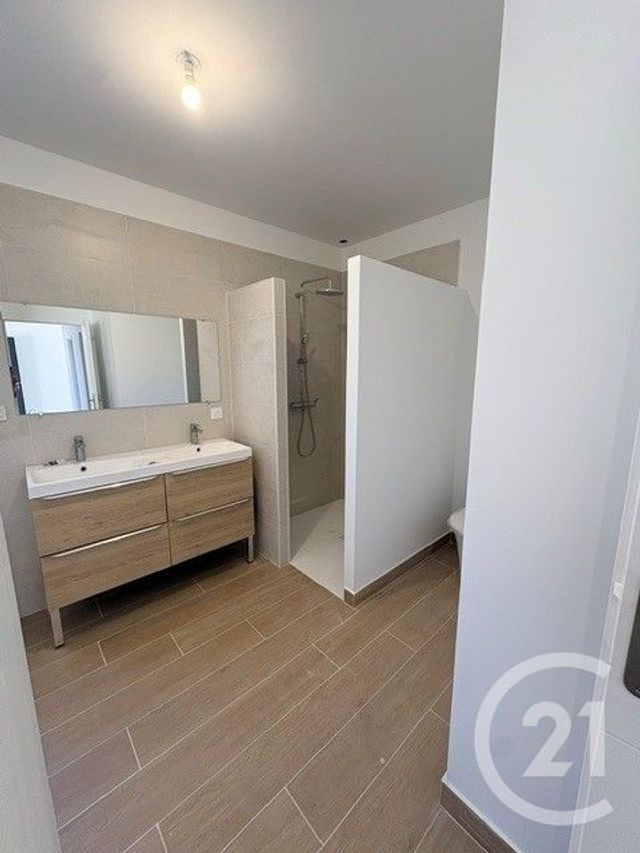 Maison &agrave; louer - 5 pi&egrave;ces - 125,85 m2 - La Chapelle St Mesmin - 45 - CENTRE