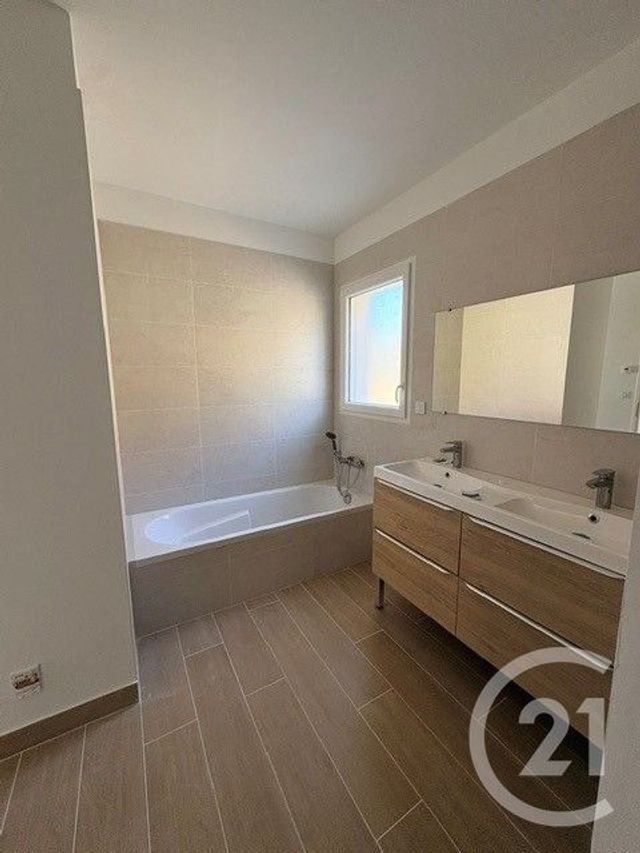 Maison &agrave; louer - 5 pi&egrave;ces - 126,16 m2 - La Chapelle St Mesmin - 45 - CENTRE