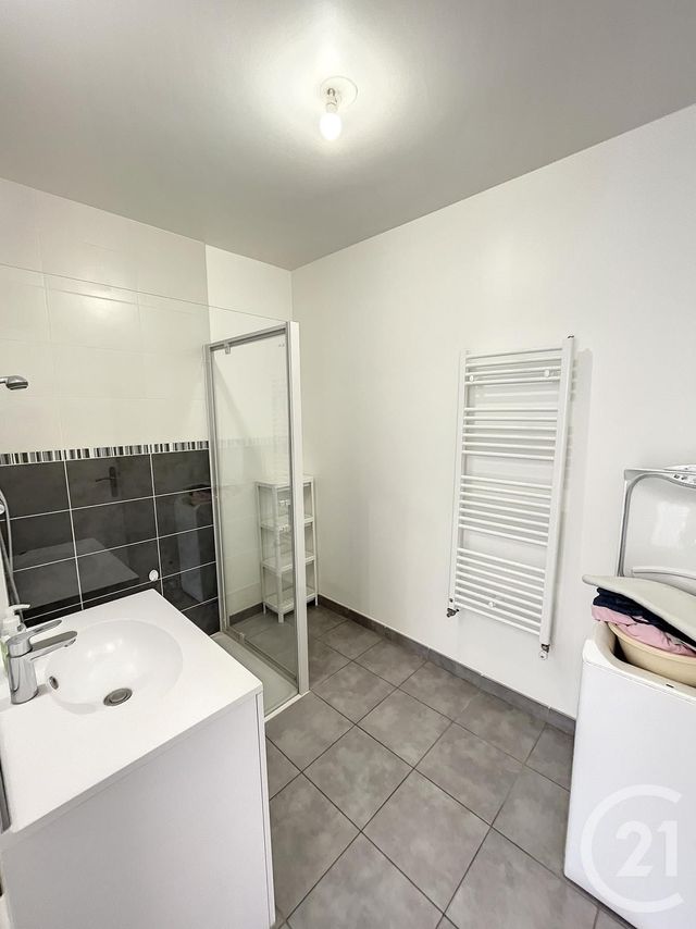 Appartement F3 &agrave; louer - 3 pi&egrave;ces - 66,44 m2 - La Chapelle St Mesmin - 45 - CENTRE
