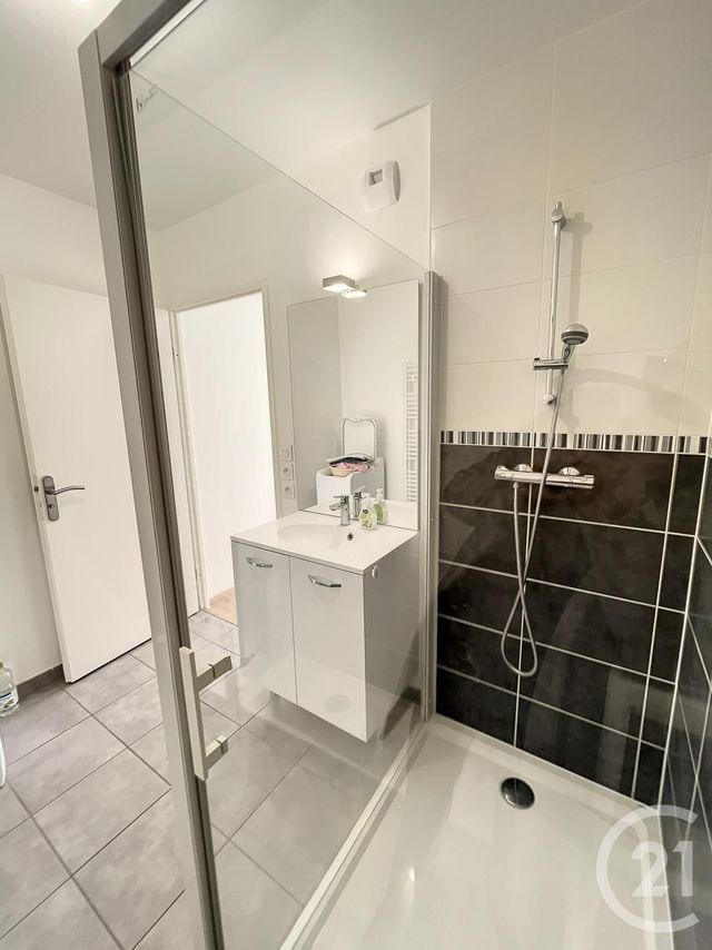 Appartement F3 &agrave; louer - 3 pi&egrave;ces - 66,44 m2 - La Chapelle St Mesmin - 45 - CENTRE