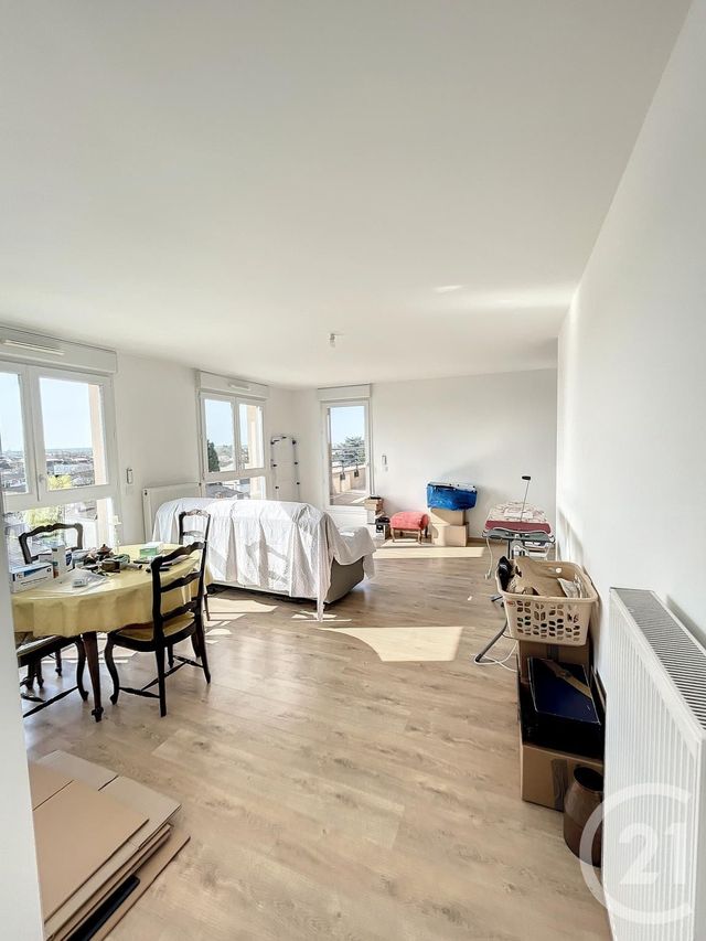 Appartement F3 &agrave; louer - 3 pi&egrave;ces - 66,44 m2 - La Chapelle St Mesmin - 45 - CENTRE