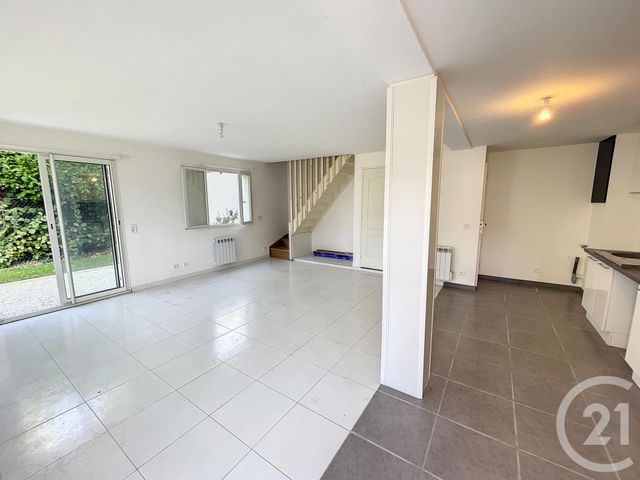 Maison &agrave; louer - 4 pi&egrave;ces - 80 m2 - La Chapelle St Mesmin - 45 - CENTRE
