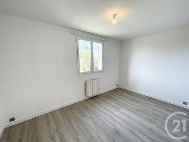 Maison &agrave; louer - 4 pi&egrave;ces - 80 m2 - La Chapelle St Mesmin - 45 - CENTRE