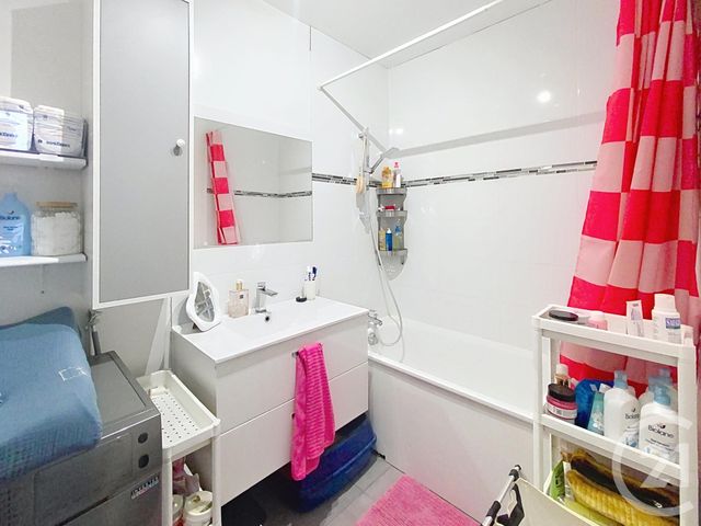Appartement F3 &agrave; louer - 3 pi&egrave;ces - 59,63 m2 - La Chapelle St Mesmin - 45 - CENTRE