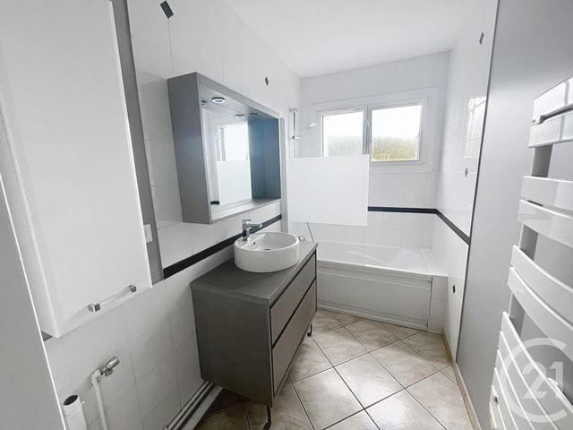 Appartement F4 &agrave; louer - 4 pi&egrave;ces - 72,66 m2 - Ingre - 45 - CENTRE