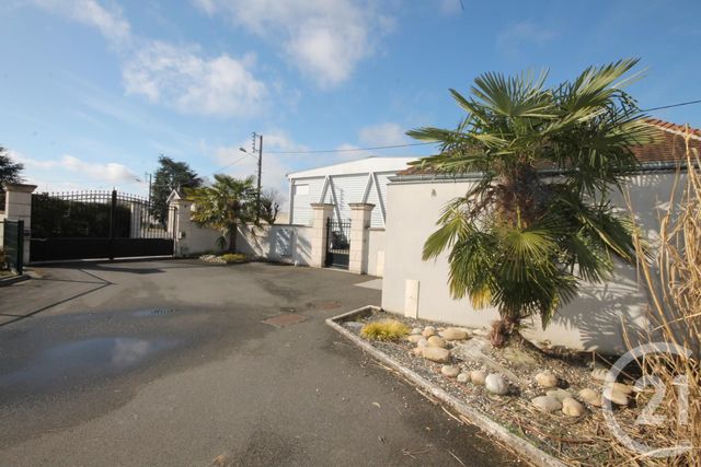 Maison &agrave; louer - 8 pi&egrave;ces - 147,50 m2 - La Chapelle St Mesmin - 45 - CENTRE