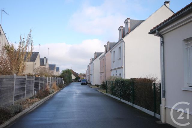 Maison &agrave; louer - 8 pi&egrave;ces - 147,50 m2 - La Chapelle St Mesmin - 45 - CENTRE