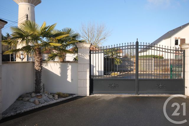 Maison &agrave; louer - 8 pi&egrave;ces - 147,50 m2 - La Chapelle St Mesmin - 45 - CENTRE