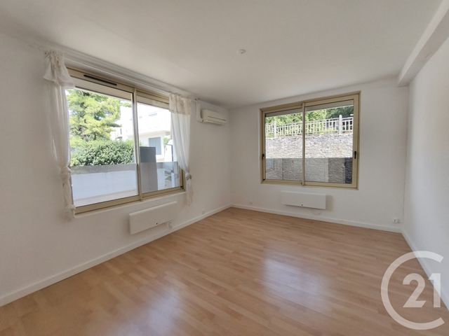Appartement F3 &agrave; louer - 3 pi&egrave;ces - 82,60 m2 - Aubenas - 07 - RHONE-ALPES