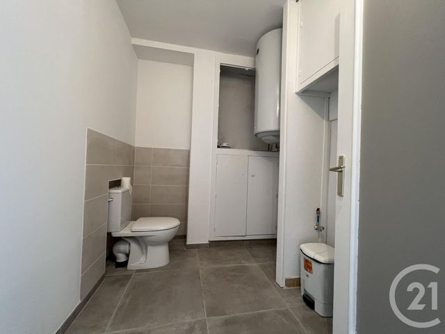 Appartement F3 &agrave; louer - 3 pi&egrave;ces - 82,60 m2 - Aubenas - 07 - RHONE-ALPES