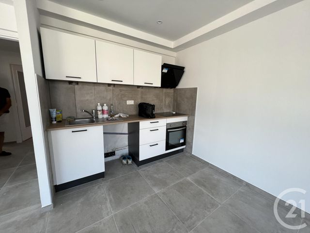 Appartement F3 &agrave; louer - 3 pi&egrave;ces - 82,60 m2 - Aubenas - 07 - RHONE-ALPES