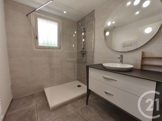 Appartement F3 &agrave; louer - 3 pi&egrave;ces - 82,60 m2 - Aubenas - 07 - RHONE-ALPES