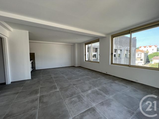 Appartement F3 &agrave; louer - 3 pi&egrave;ces - 82,60 m2 - Aubenas - 07 - RHONE-ALPES