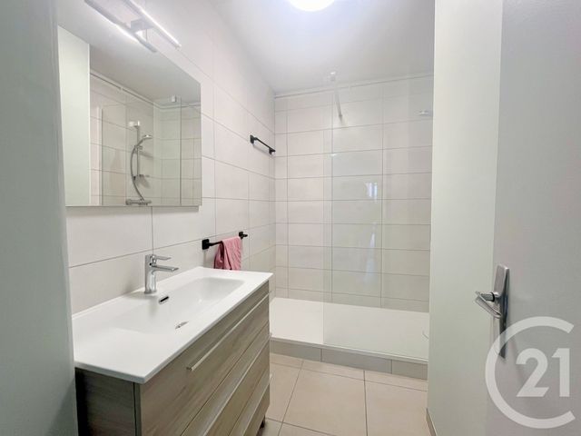 Appartement F3 &agrave; louer - 4 pi&egrave;ces - 75,10 m2 - Aubenas - 07 - RHONE-ALPES