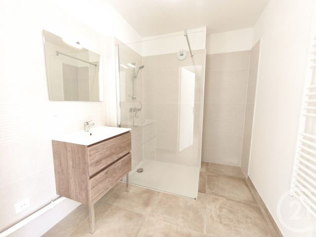 Appartement F3 &agrave; louer - 3 pi&egrave;ces - 73,33 m2 - Aubenas - 07 - RHONE-ALPES