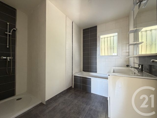 Maison &agrave; louer - 4 pi&egrave;ces - 103,60 m2 - Labeaume - 07 - RHONE-ALPES