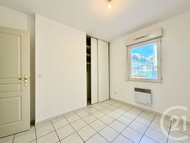 Appartement F3 &agrave; louer - 3 pi&egrave;ces - 45,90 m2 - Aubenas - 07 - RHONE-ALPES